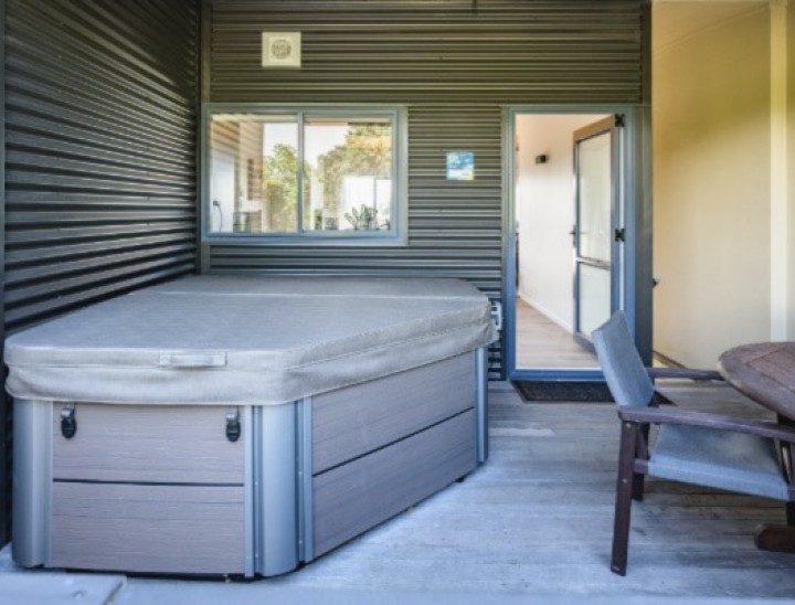 630bdef7463af5aad87cefbb Private Hot Tub in Seaview Units at Ohope Beach TOP 10